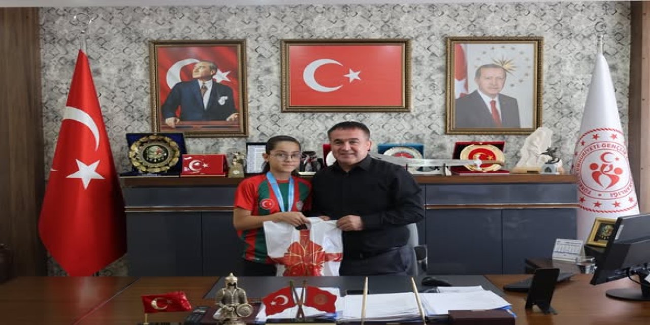 Başarılı Sporcudan Müdür Demir'e Ziyaret