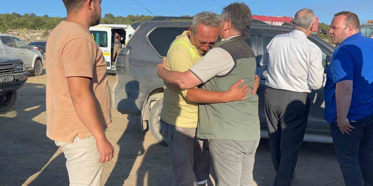 Alevlerin Arasından Kurtulduktan Sonra Ağlayarak Müdürüne Sarıldı