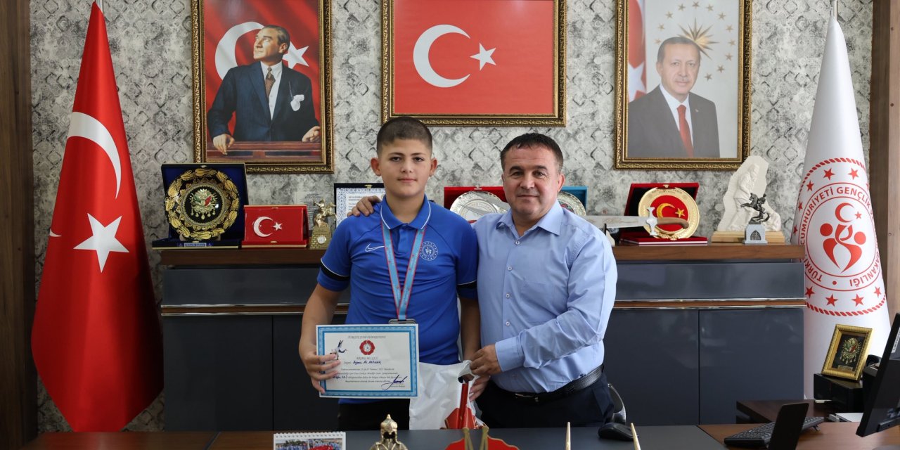 Başarılı Sporcudan Müdür Demir'e Ziyaret