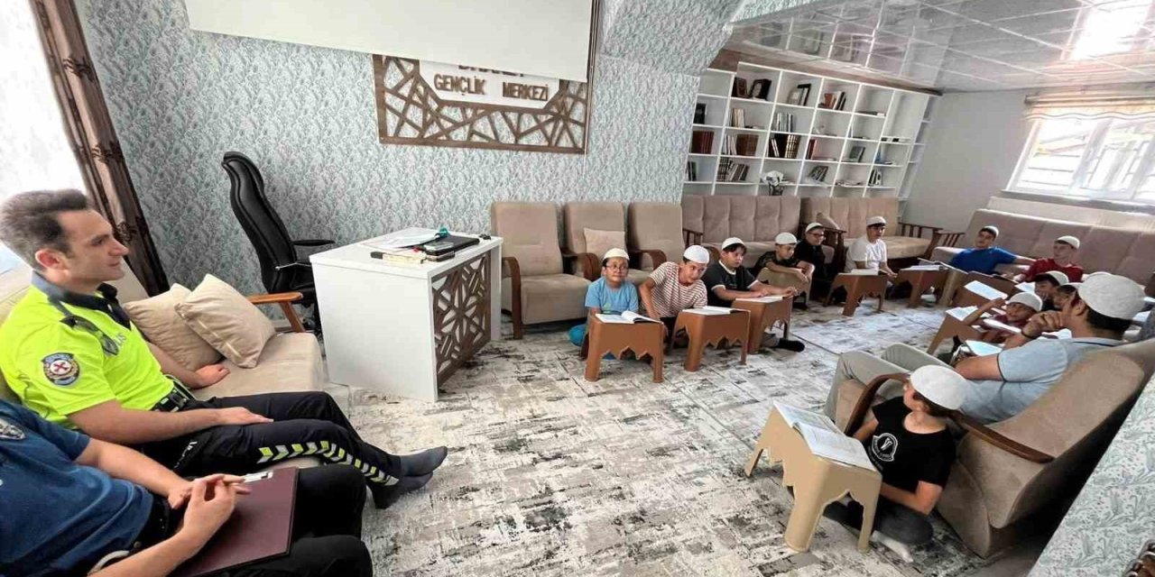 Yaz Kur’an Kursu Öğrencilerine Trafik Eğitimi