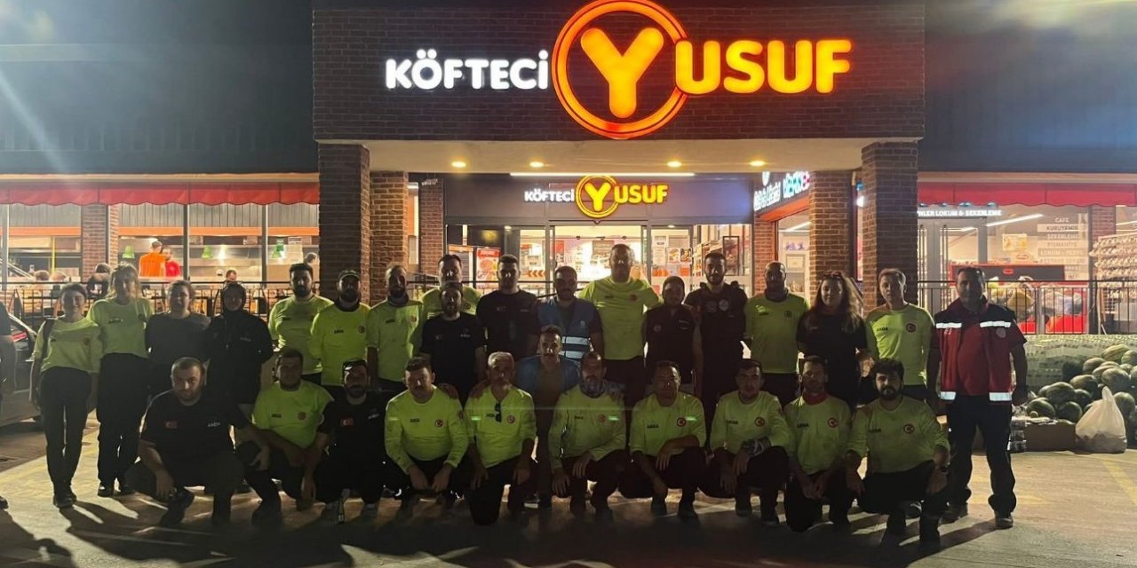 Köfteci Yusuf, Yangınla Mücadele Eden Ekiplere Kapılarını Açtı