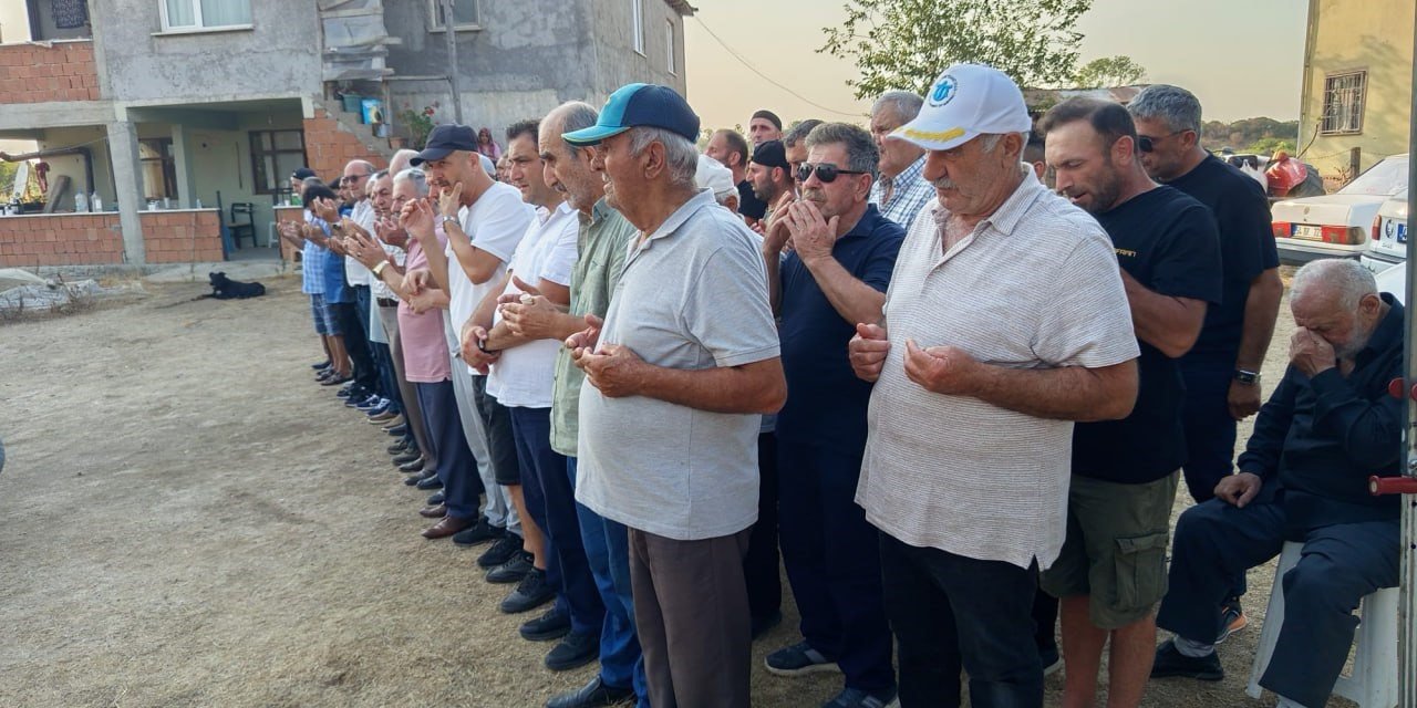 Biri Kazada, Diğeri Hastanede Vefat Eden Çift Yan Yana Toprağa Verildi