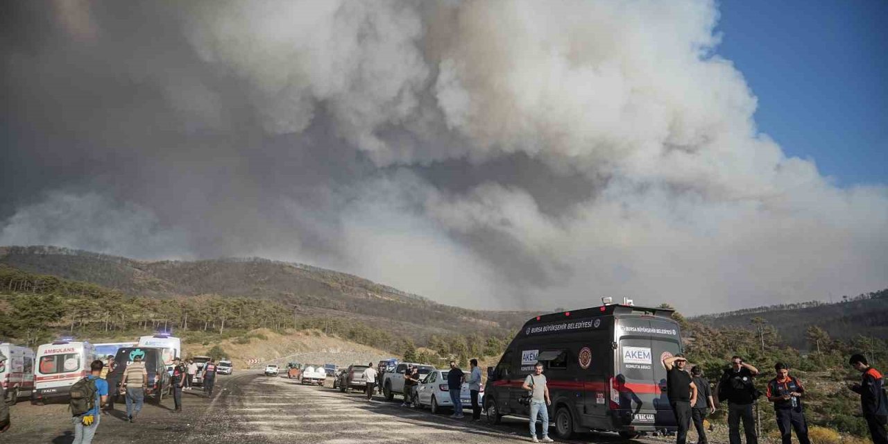 Yangınlara Büyükşehirden 185 Araç Ve 568 Personelle Müdahale