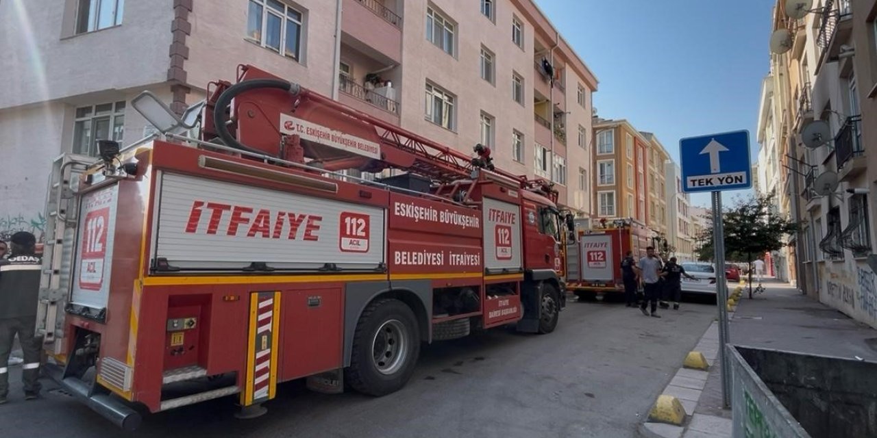 Zemin Dairede Yangın Çıktı, 4 Katlı Bina Boşaltıldı