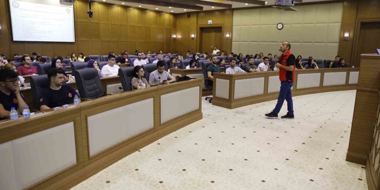 Stajyerler Oryantasyon Eğitiminde