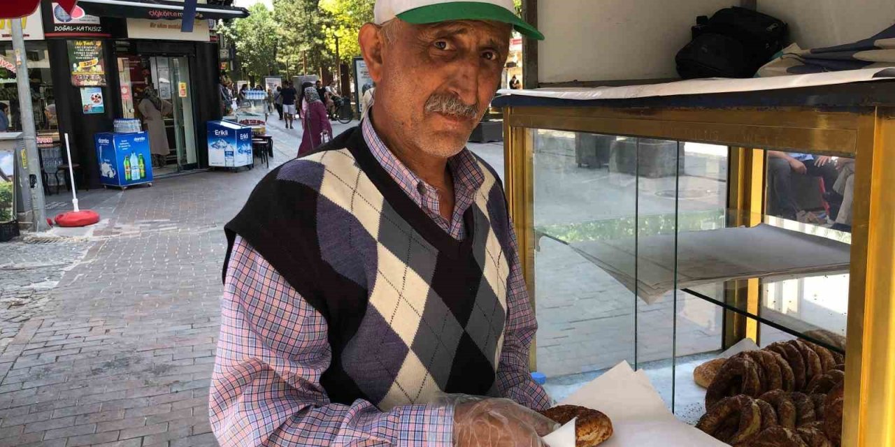 Kanser Olmasına Rağmen Günde 12 Saat Güneş Altında Çalışıyor