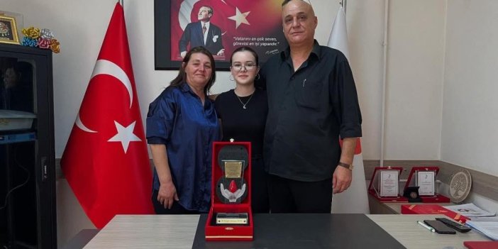 Rekor kan bağışına plaket
