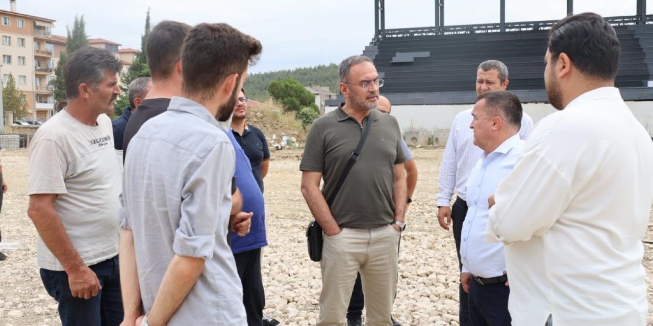 Stadyum inşaatında inceleme