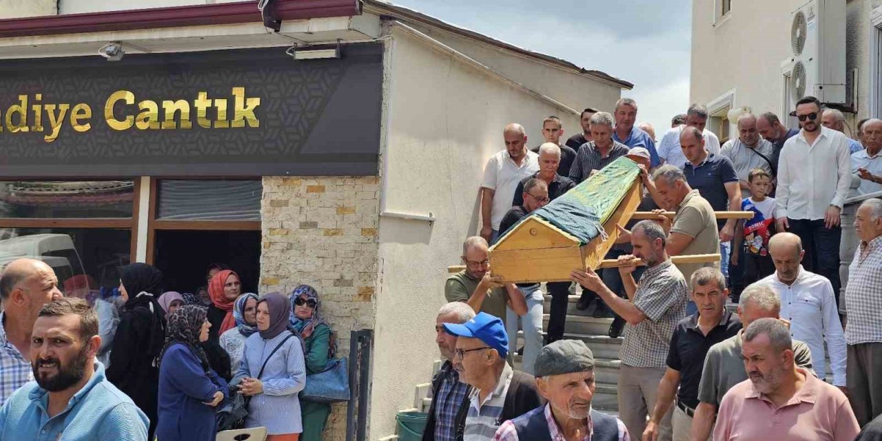 Kazada Hayatını Kaybeden Felçli Kadın Son Yolculuğuna Uğurlandı
