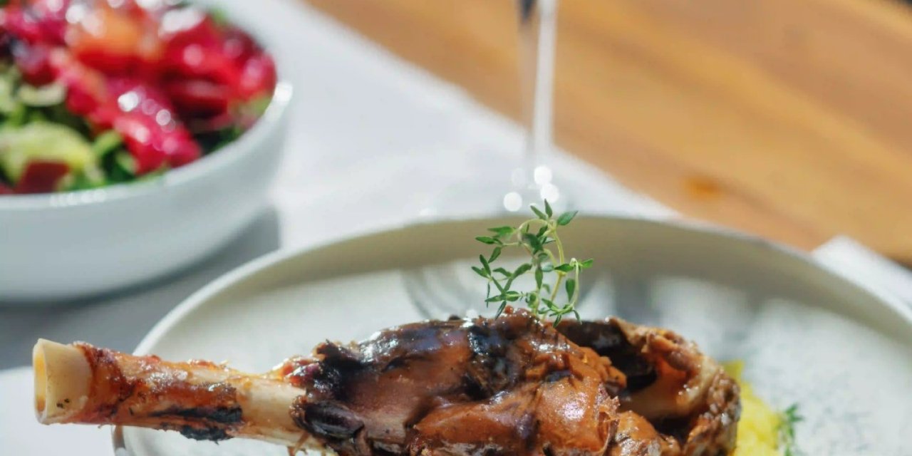 Doğayla İç İçe Mekân: Kassandra Restaurant ile Fethiye’de Huzurlu Bir Mola