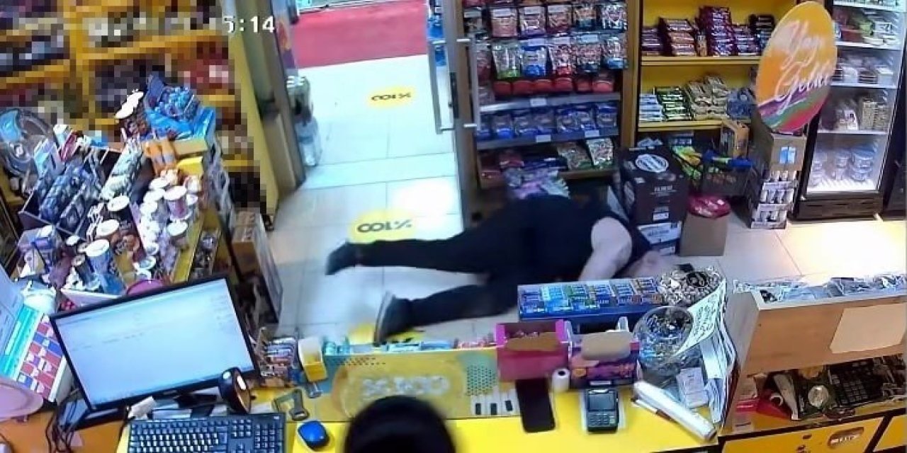 Gülerken Bir Anda Yere Yığıldı, Hayatını Kaybetti