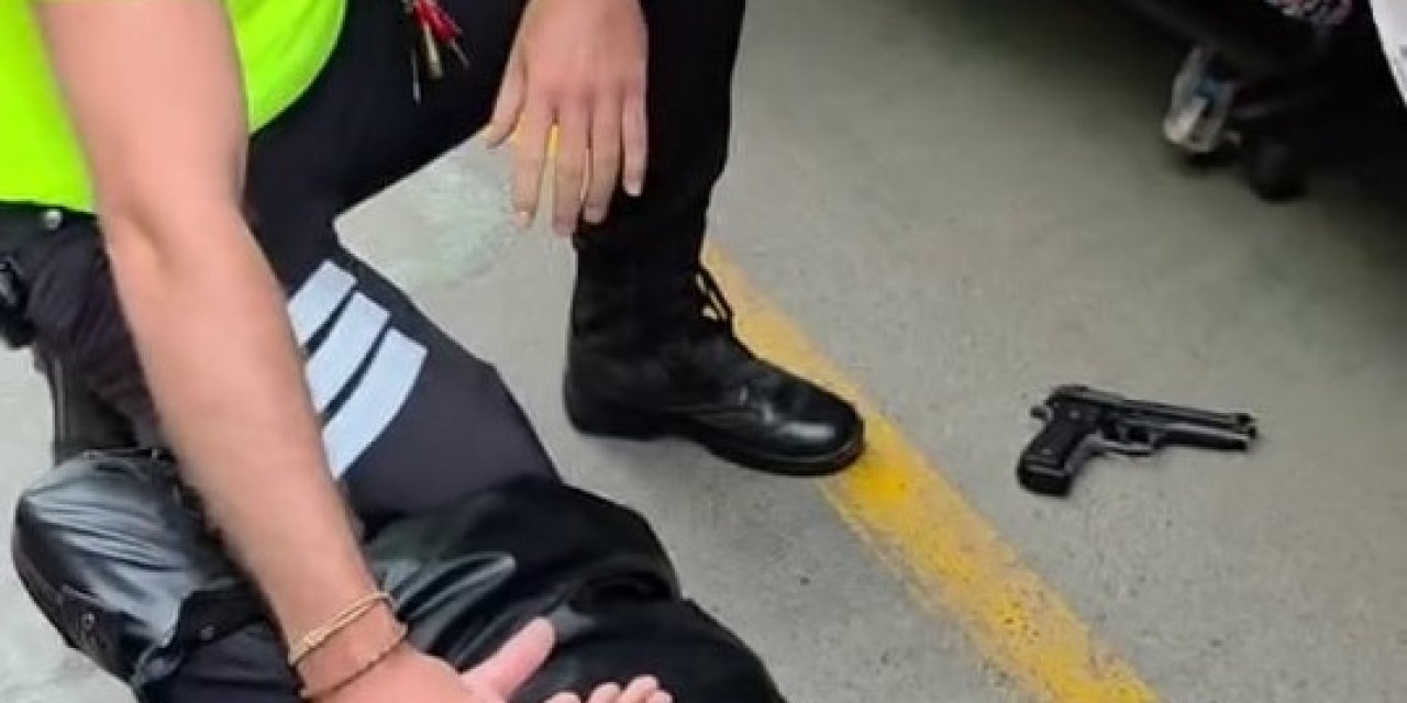 Yaz Ortasında Montu Şüphe Uyandırdı, Üzerinden Kurusıkı Tabanca Çıktı