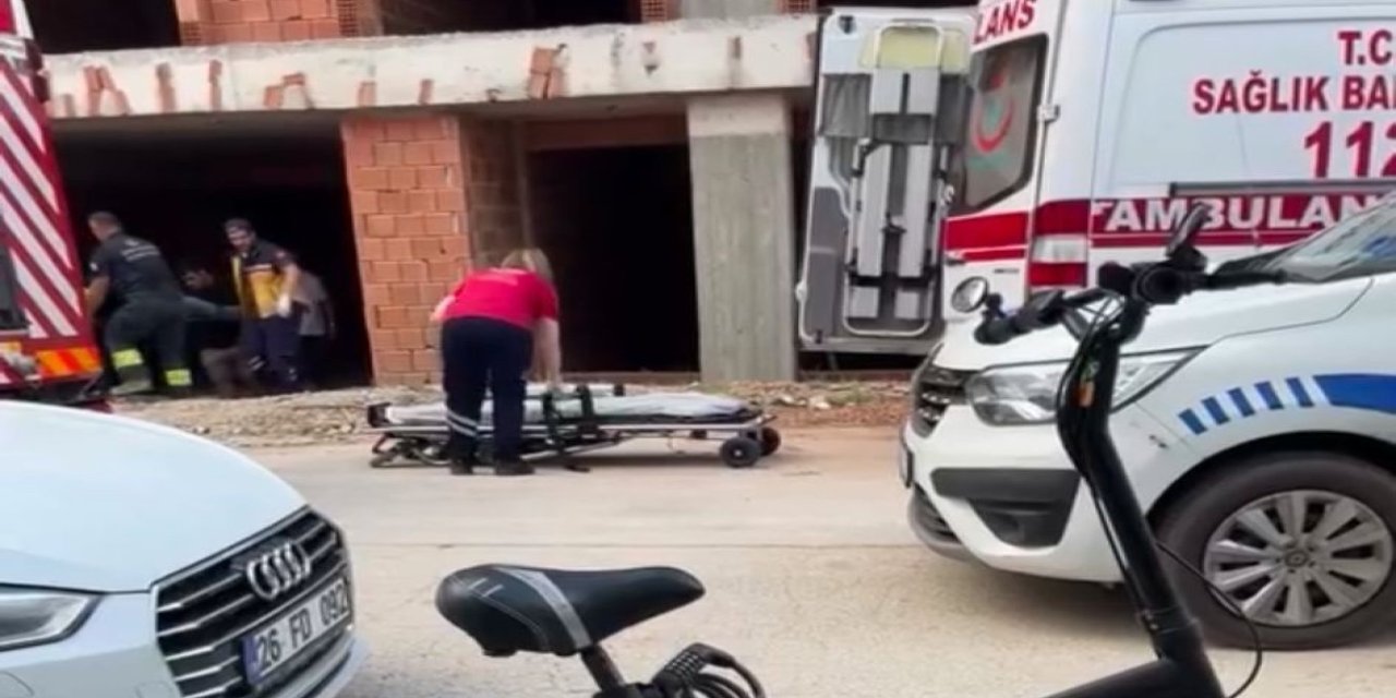 Dengesini Kaybeden Adam Asansör Boşluğuna Düştü