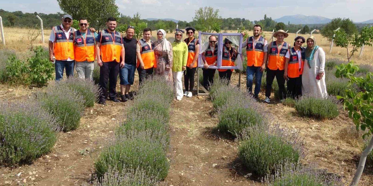 Afad Gönüllüleri Lavanta Bahçesinden Çevreye Duyarlılık Mesajı Verdi