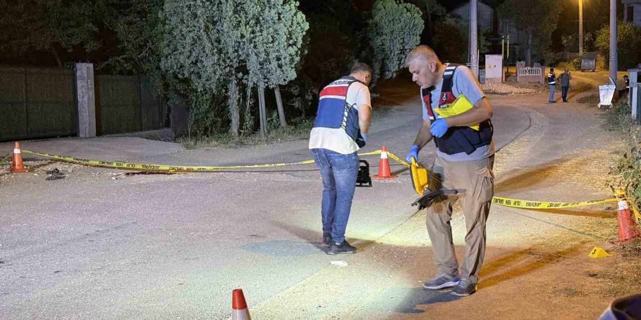 Kanlı Gecede Şoke Eden Detay: Firari Olarak Aranan Şüpheli Araç Gasp Ederek Kaçmış