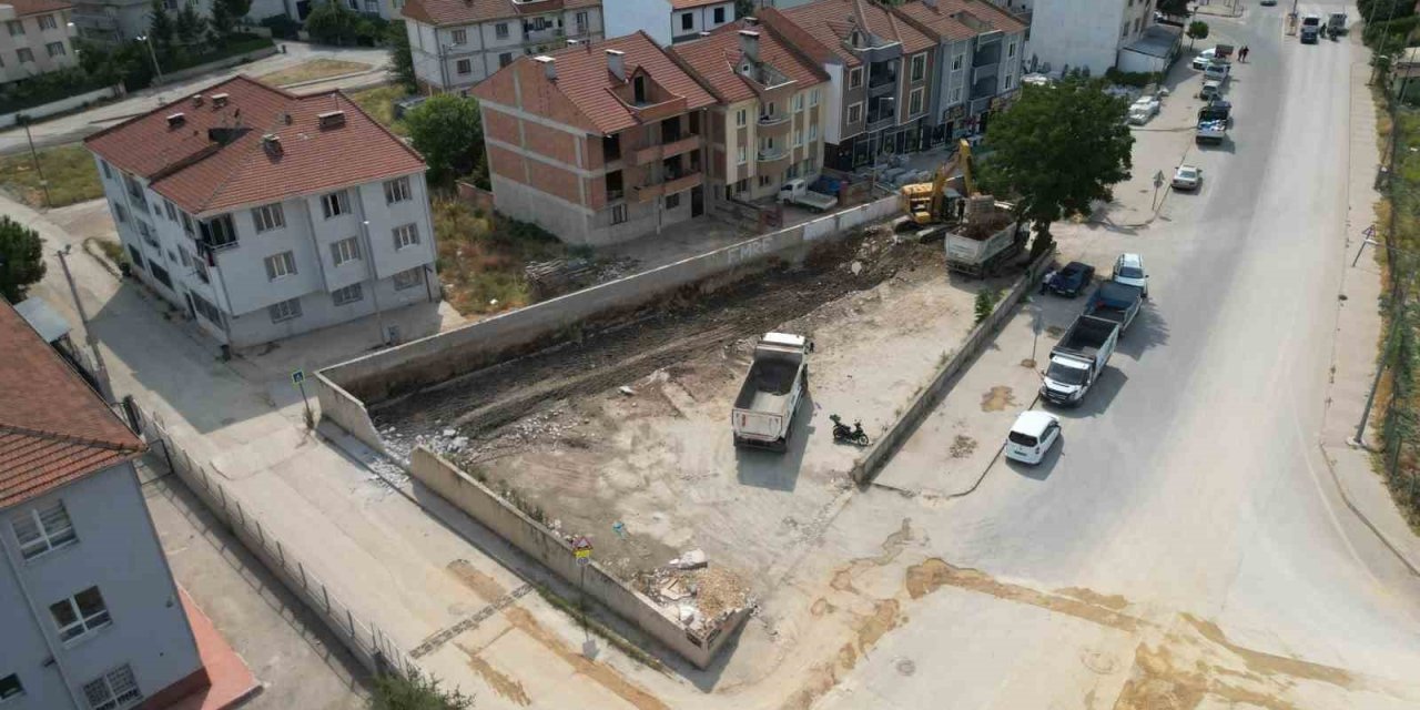 Atıl Vaziyetteki Boş Alan Otoparka Dönüşüyor