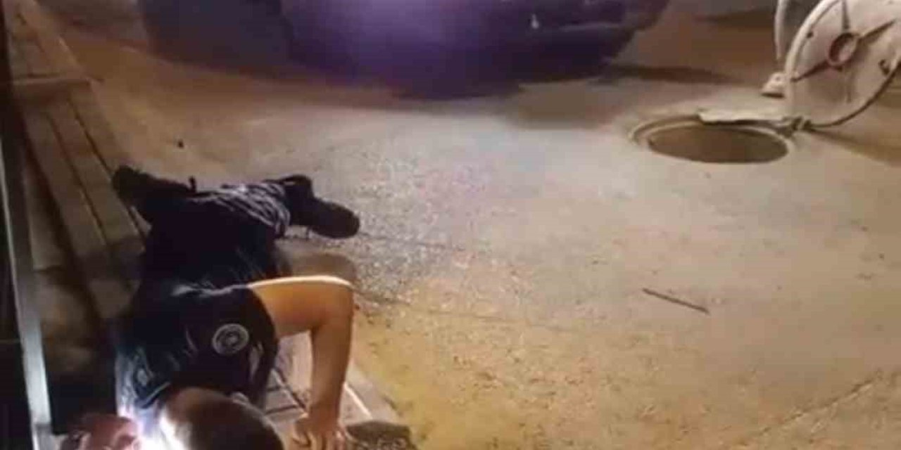 Kanalizasyonda Mahsur Kalan Kedi Kurtarıldı