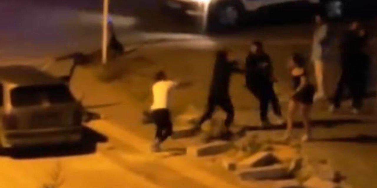 Gençler Arasında Kavga: Cadde Boks Ringine Döndü