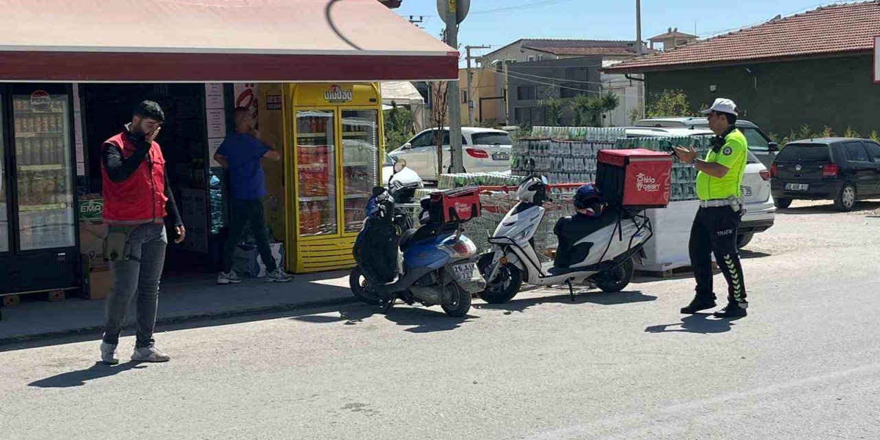 Motosikletli Kurye, Otomobille Çarpıştı
