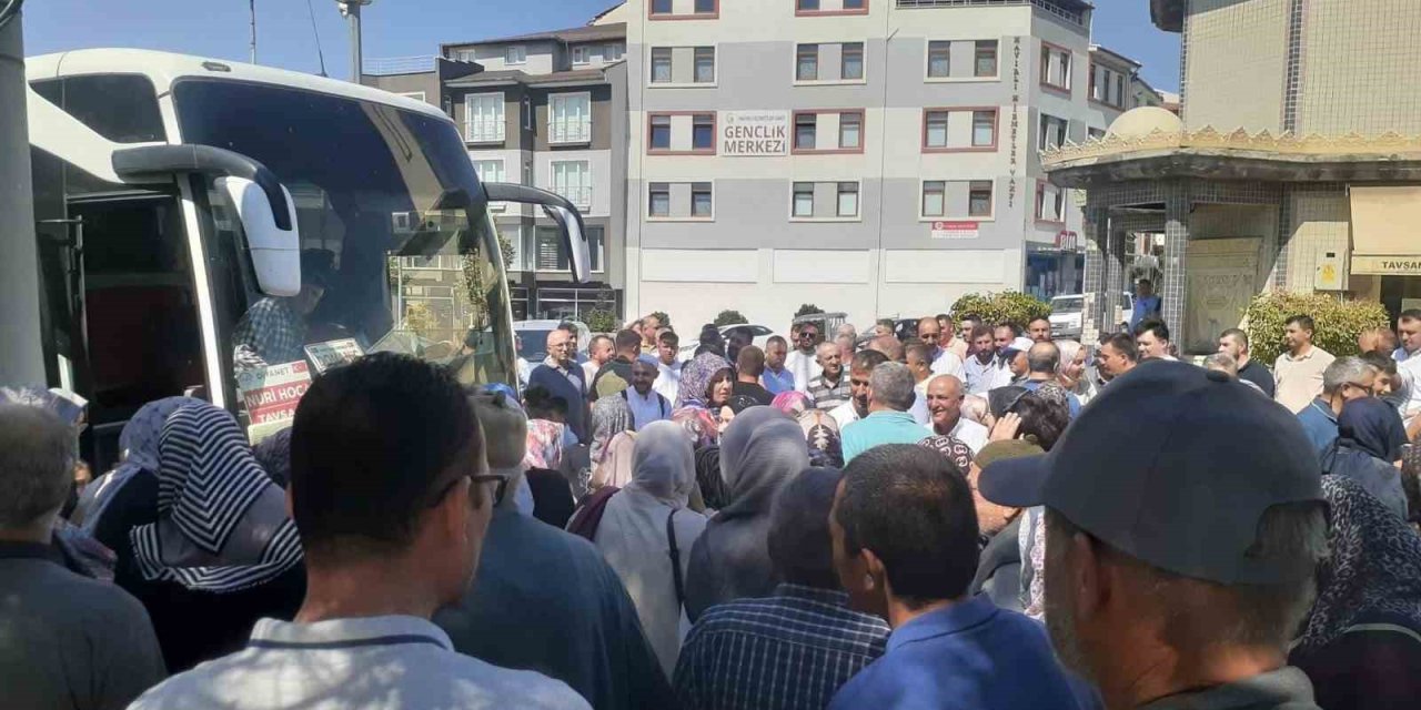 Umreciler Dualarla Uğurlandı