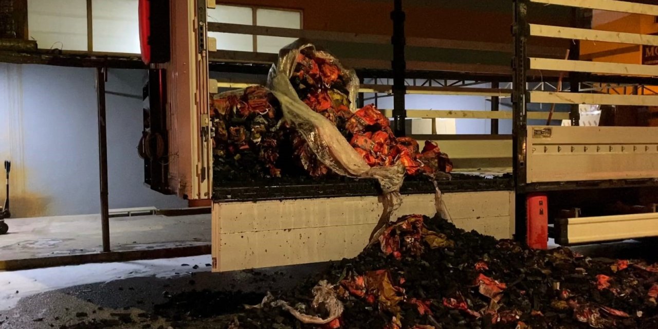 Mangal Kömürü Yüklü Tır Alev Alev Yandı