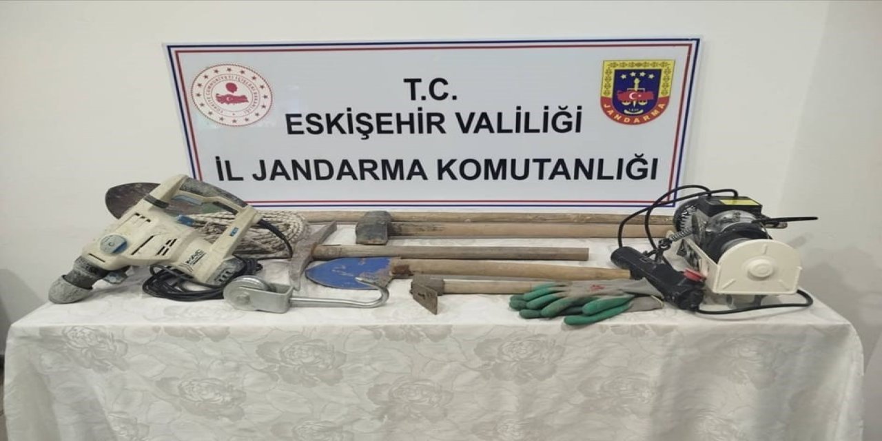 Babasına Ait Bahçede Kaçak Kazı Yapan Şüpheli Yakalandı