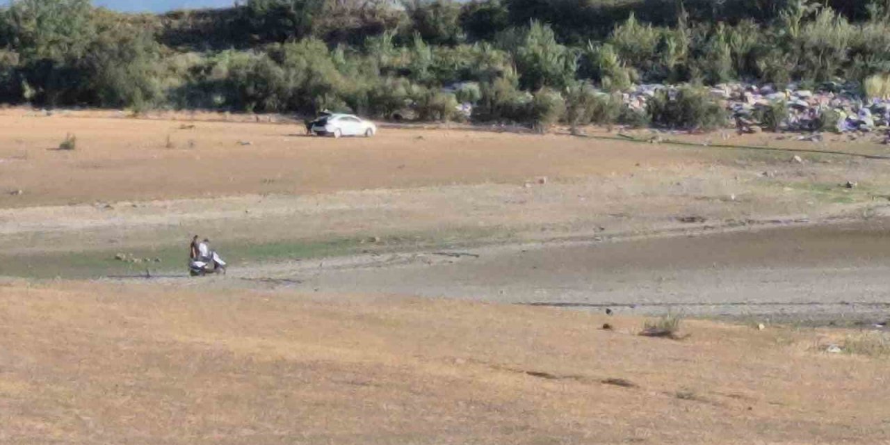 43 Yıldır Tarım Arazilerini Sulayan Gölet Kurudu