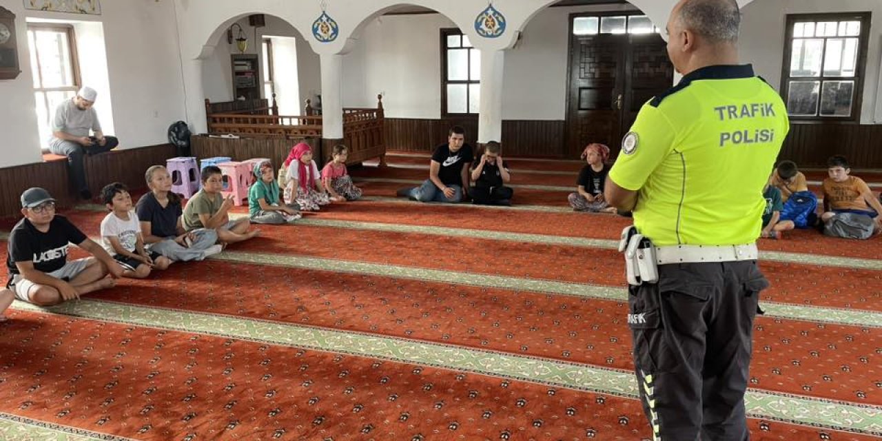 Kuran Kursu Öğrencilerine Trafik Eğitimi