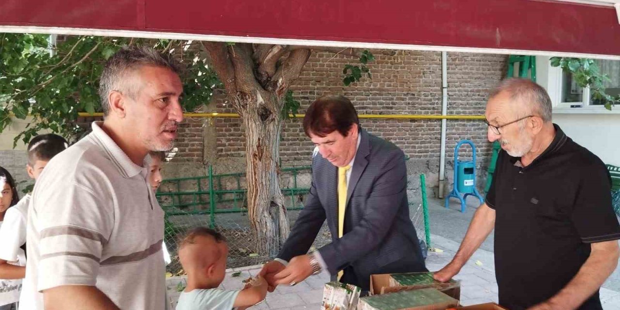 Kur’an-ı Kerim Öğrenen Çocuklara Hediyeler Armağan Edildi