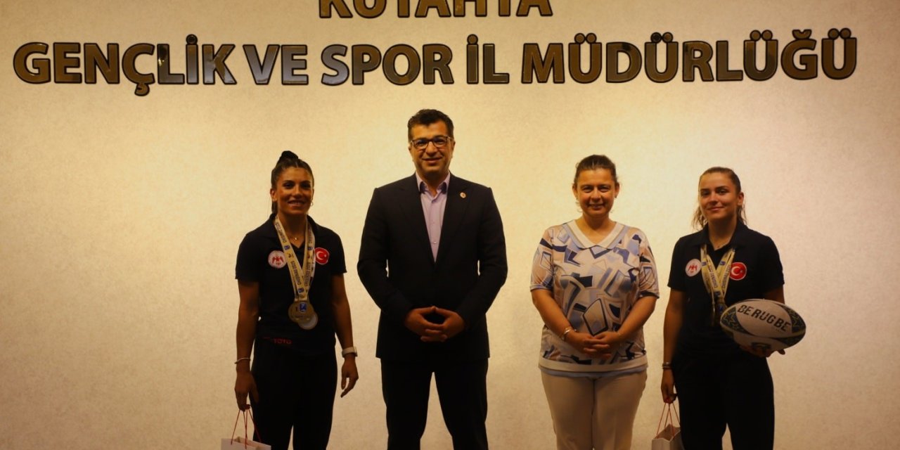 Gençlik Ve Spor İl Müdürü , Şampiyon Sporcuları Ağırladı