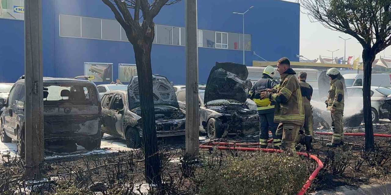 Avm Otoparkında Yangın: 6 Araç Kül Oldu