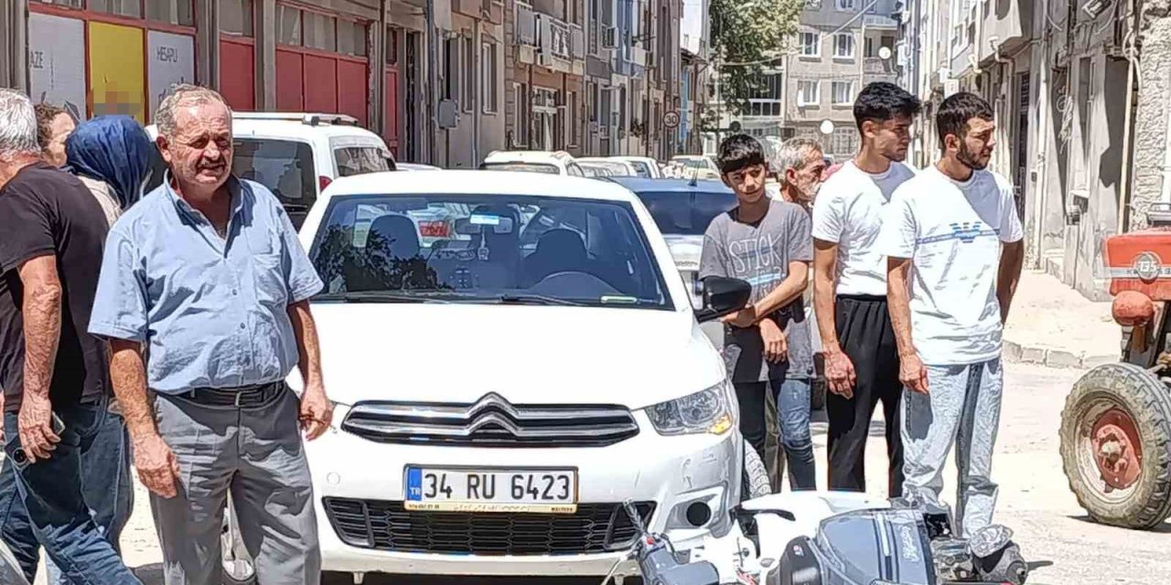 Motosiklet İle Otomobil Çarpıştı