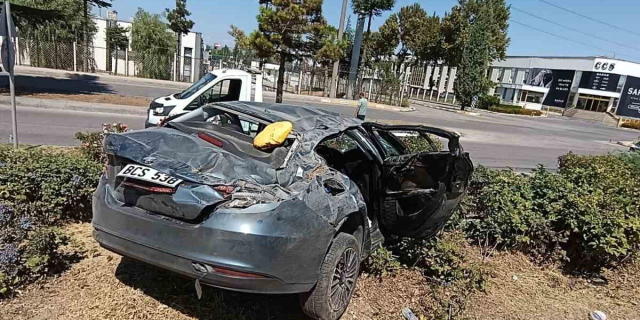 Araç Takla Attı: 1 ölü, 4 yaralı