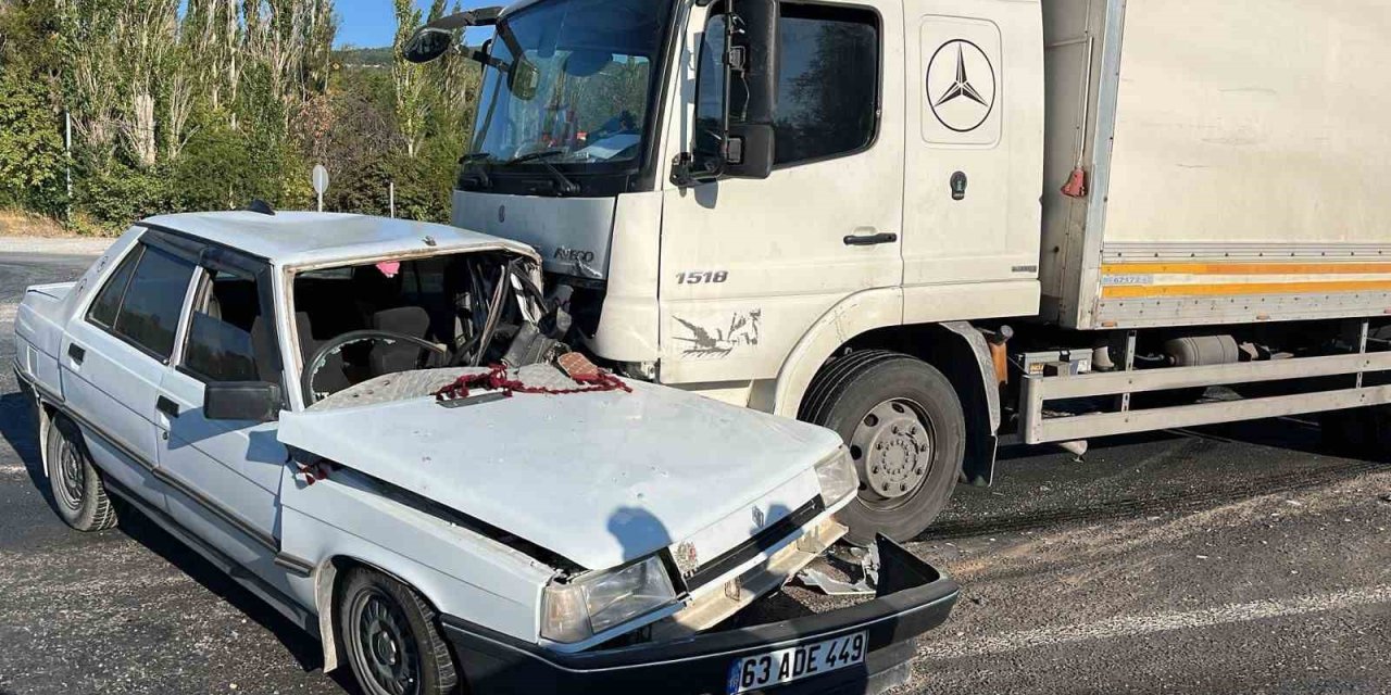 Trafik Kazasında 2 Kişi Yaralandı