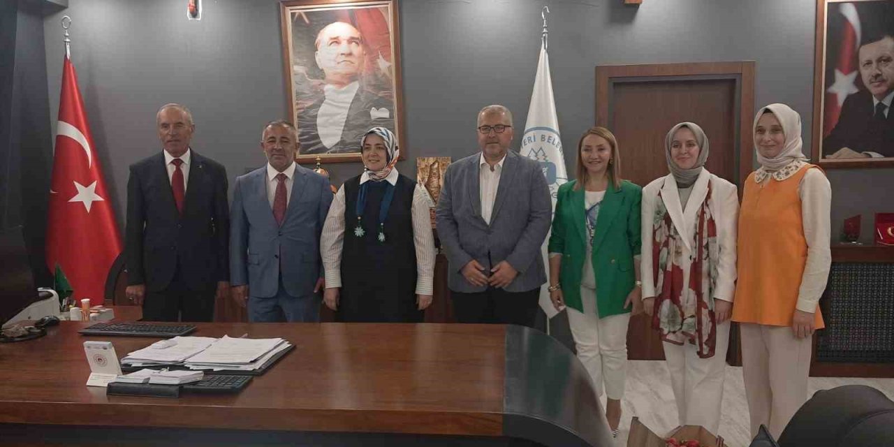 Ak Parti Genel Merkez Kadın Kolları Başkanı, Çömlek Yaptı