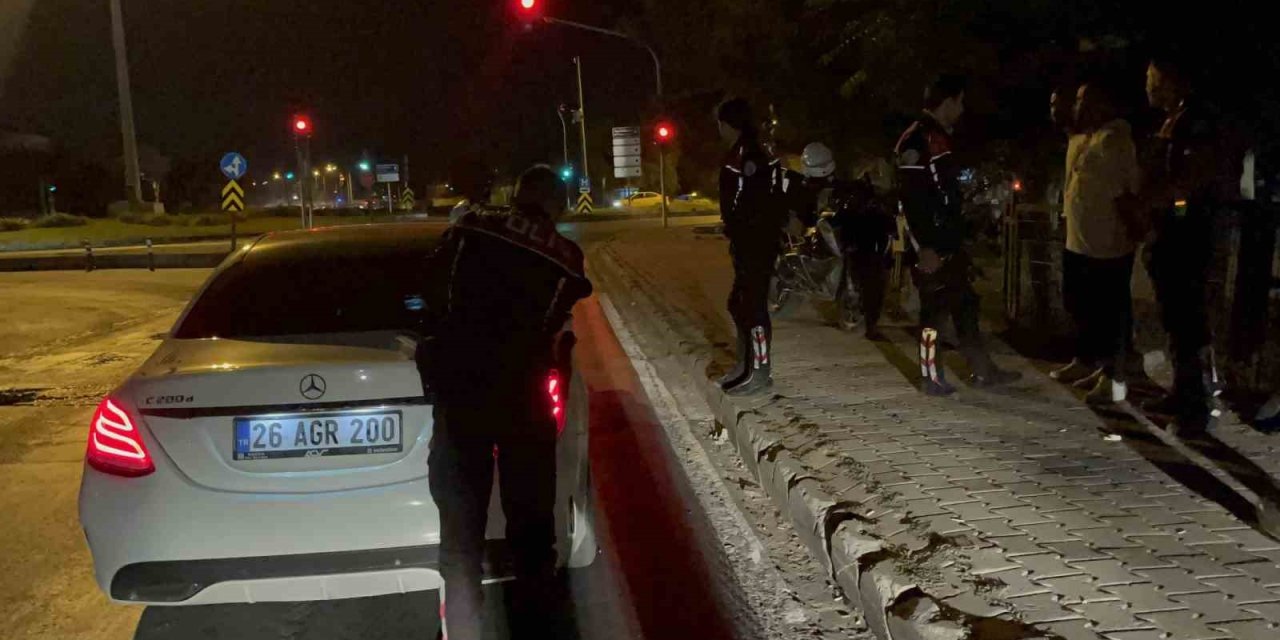 Polisten Kaçan Alkollü Şahıs, Kovalamaca Sonucunda Yakayı Ele Verdi