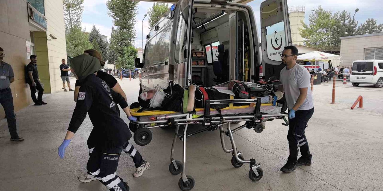 Devrilen Motosiklet Bariyerlere Çarptı: Baba Öldü, Kızı Ağır Yaralandı