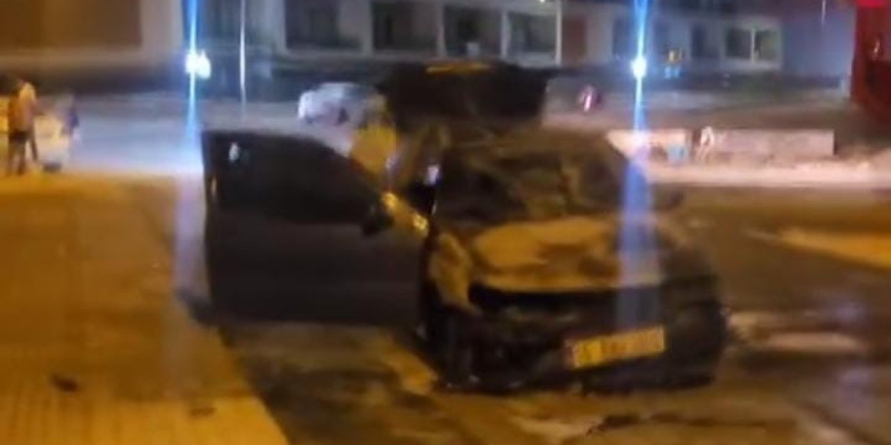 Park Halindeki Otomobil Alev Aldı