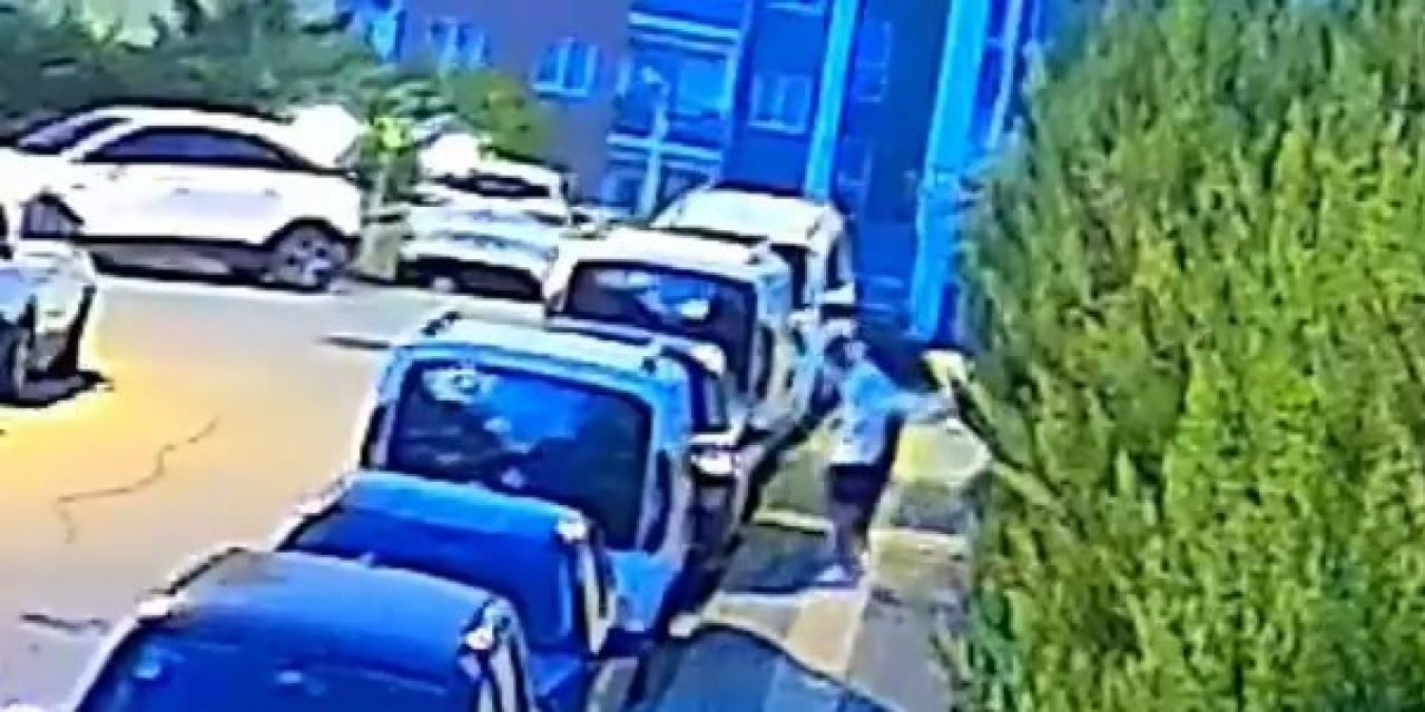 Gençler Araçların Kaportasını Çizip Aynalarını Kırdılar