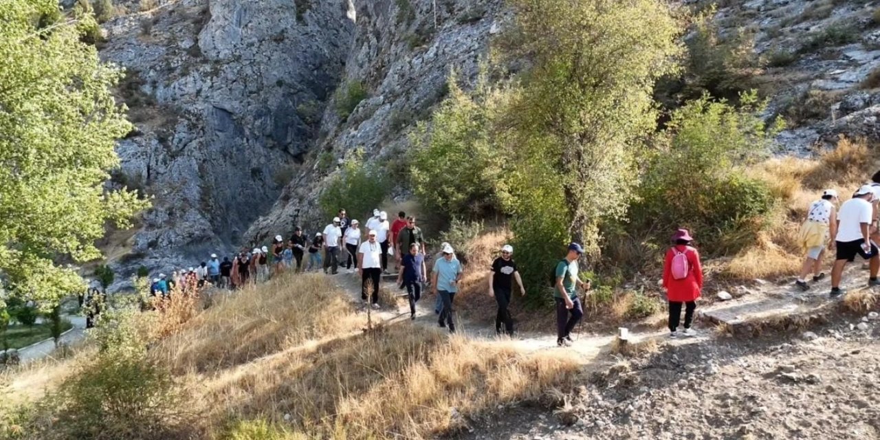 Harmankaya Kanyonu’nda Doğa Yürüyüşü