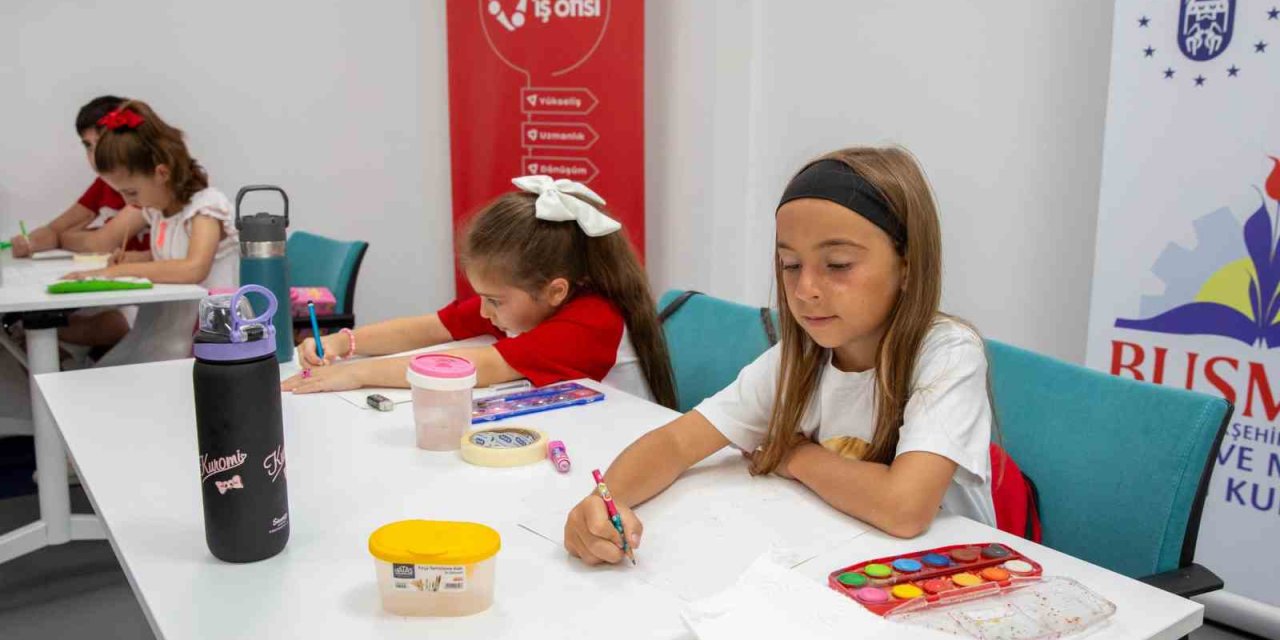 Sanat Atölyeleri Çocukların Hayatlarına Renk Kattı