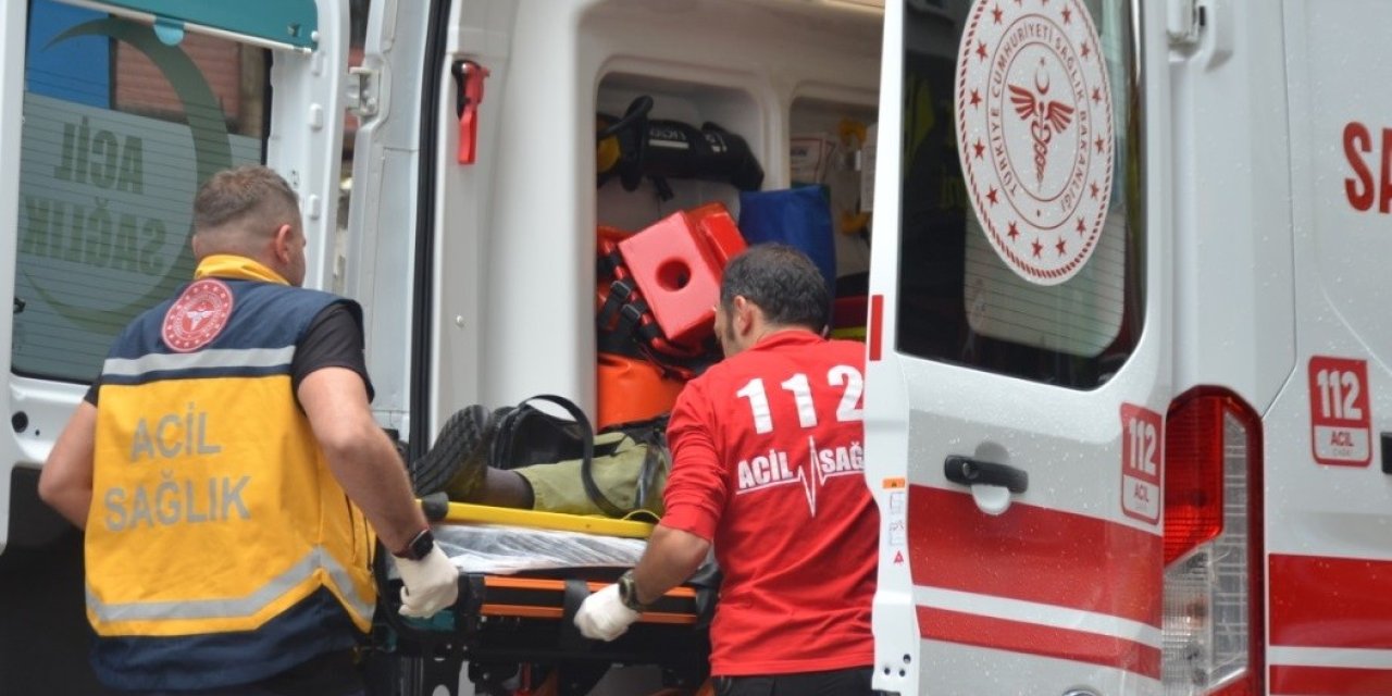 Bilecik’te Hafif Ticari Araç İle Otomobil Çarpıştı
