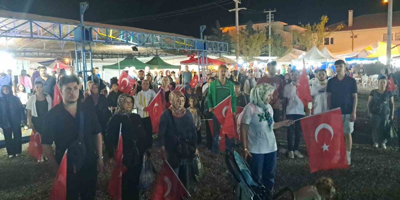Pazaryeri’nde 30 Ağustos Coşkusu: 5 Bin Kişiye Türk Bayrağı Dağıtıldı
