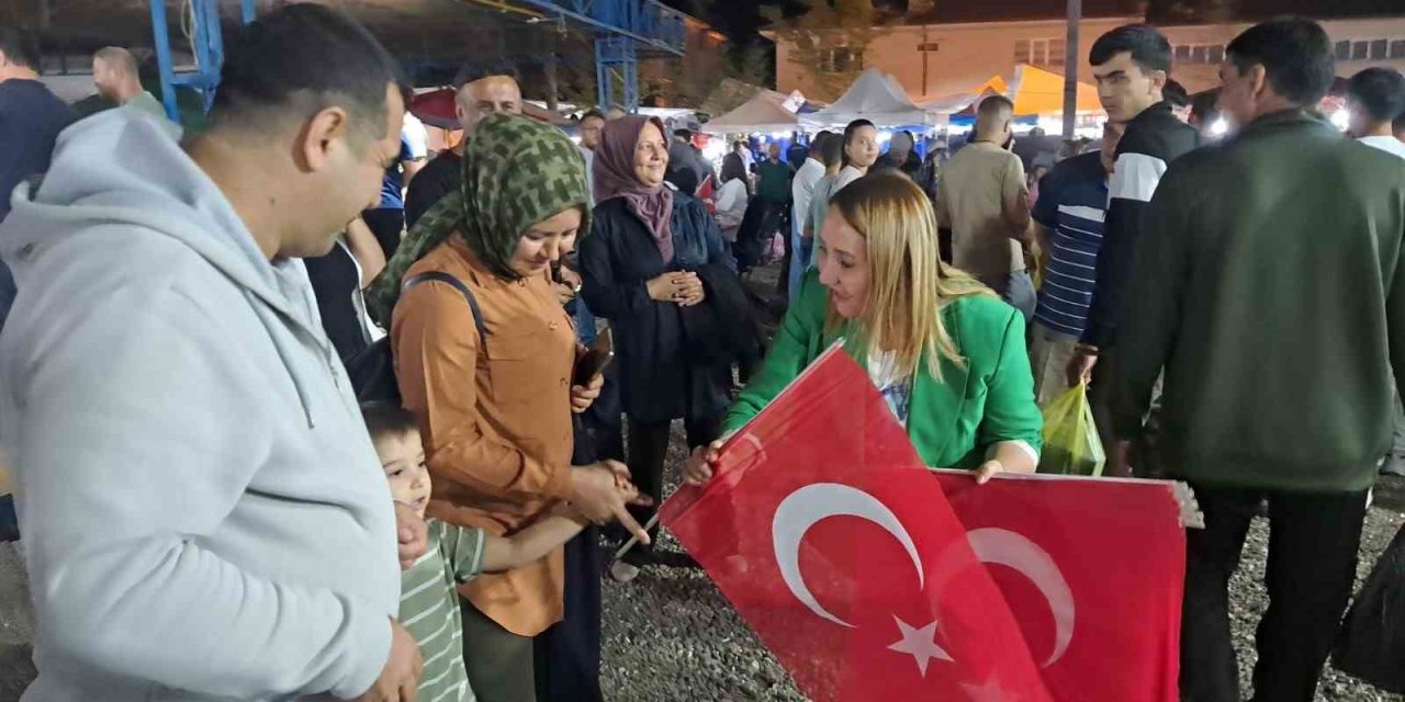 Pazaryeri’nde 30 Ağustos Coşkusu: 5 Bin Kişiye Türk Bayrağı Dağıtıldı