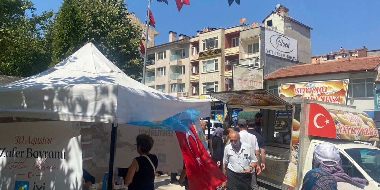 İYİ Parti lokma dağıttı