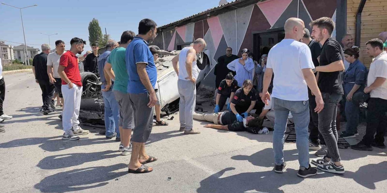 Kontrolden Çıkan Otomobil Takla Atarak Karşı Yola Uçtu