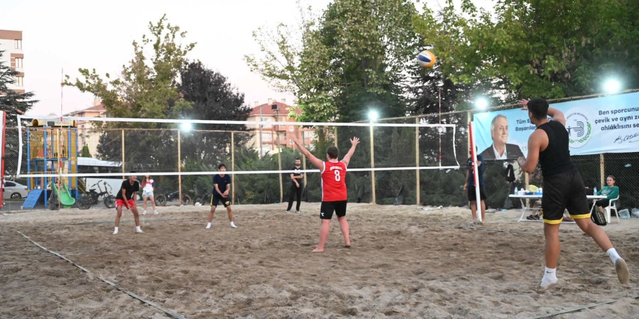 Bozüyük'te Kum Voleybolu ve Sokak Basketbolu Turnuvası