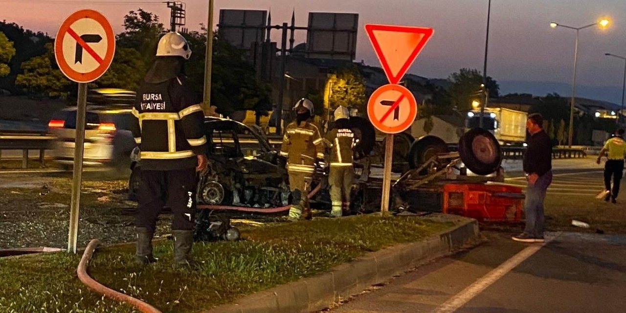 Bursa’da Traktöre Çarpıp Yanan Otomobildeki Anne-kız Yaralandı
