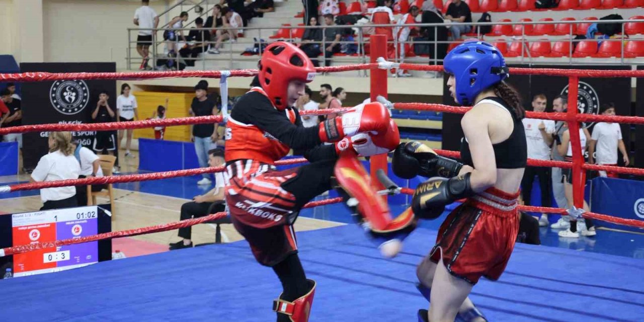 Bilecik’te Kick Boks Şampiyonası Başladı