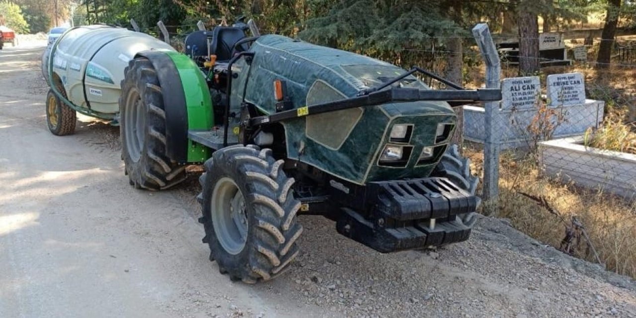 Traktörün Altında Kaldı!
